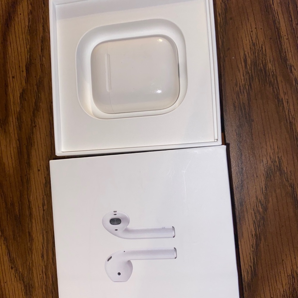 AirPods charging case
